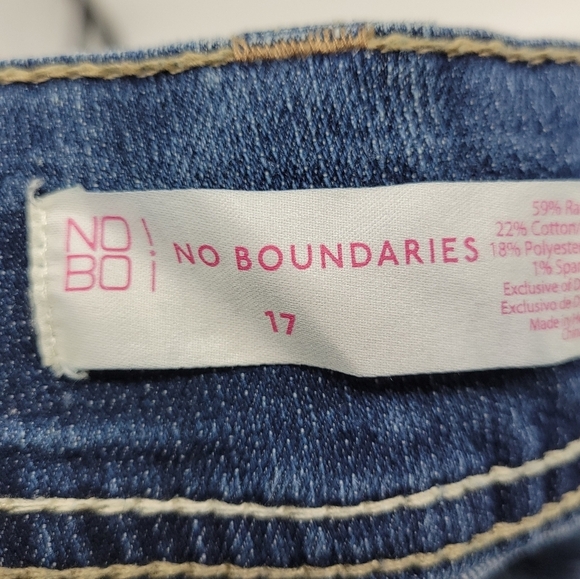 No Boundaries Womens Embroidered Rolled Cuff Bermuda Jean Shorts Size 17 - Picture 9 of 10